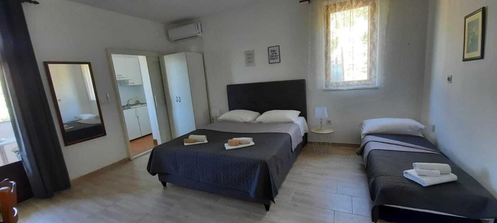 Apartments Elenora Brist Luaran gambar