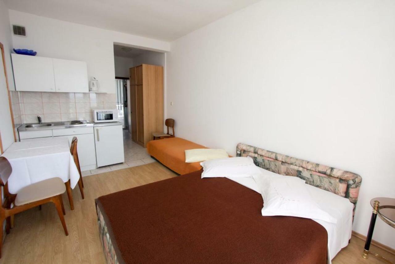 Apartments Elenora Brist Luaran gambar