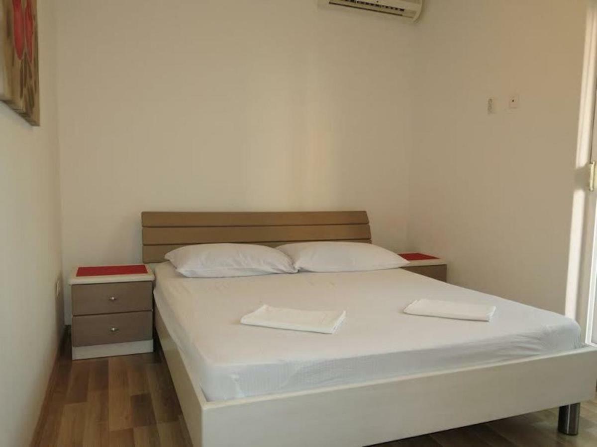 Apartments Elenora Brist Luaran gambar